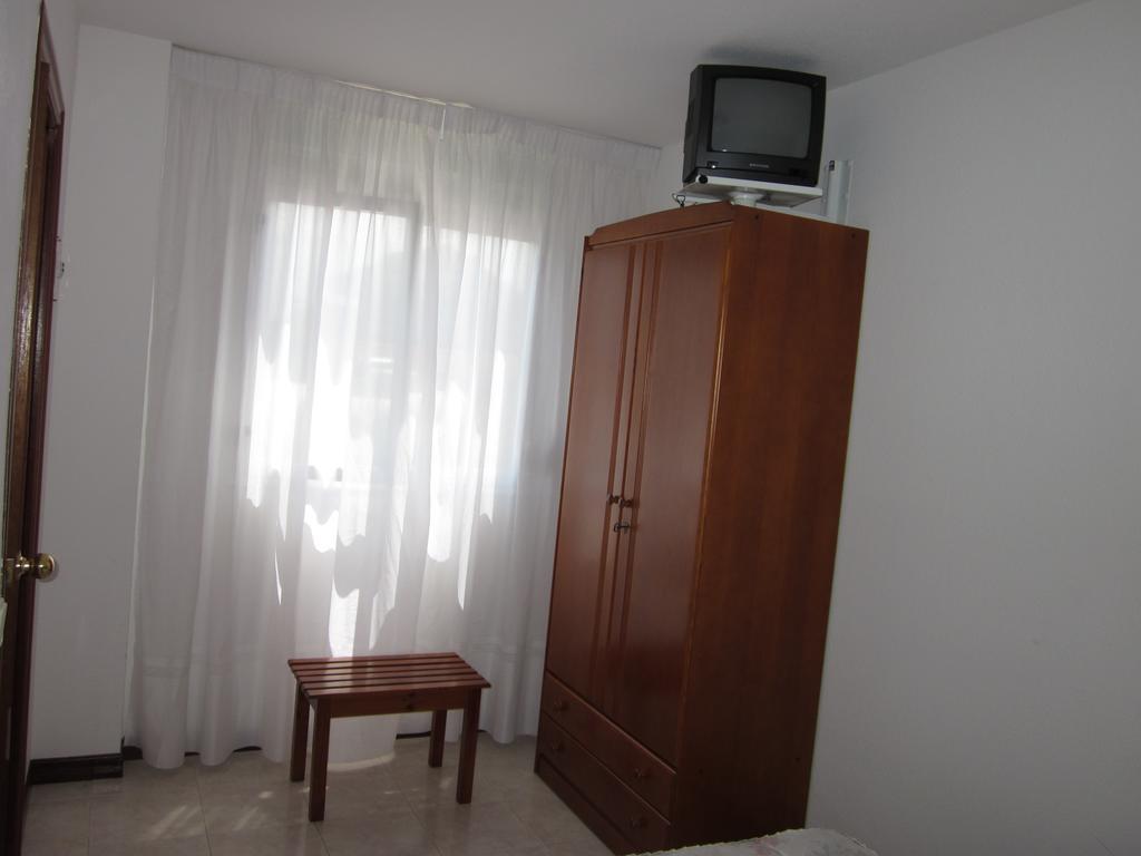 Habitaciones Lopez Azcona Noja Bilik gambar